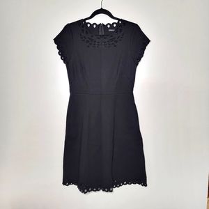 WHITE HOUSE BLACK MARKET Short Sleeve Black Dress Size 6